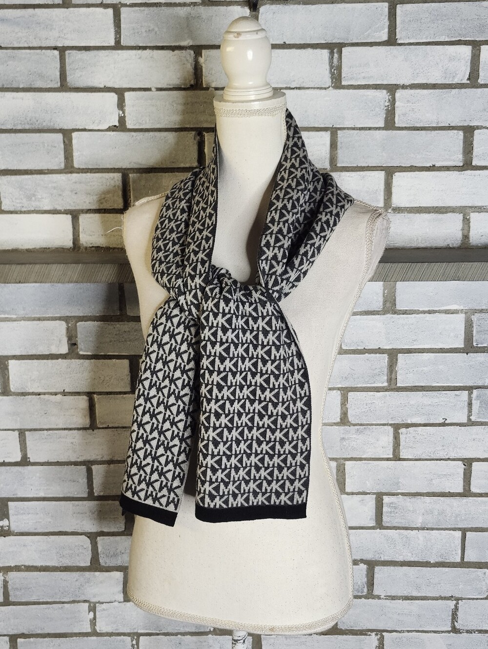 Michael Michael Kors Monogram Knit Scarf Black & Gray MK Logo Winter Muffler